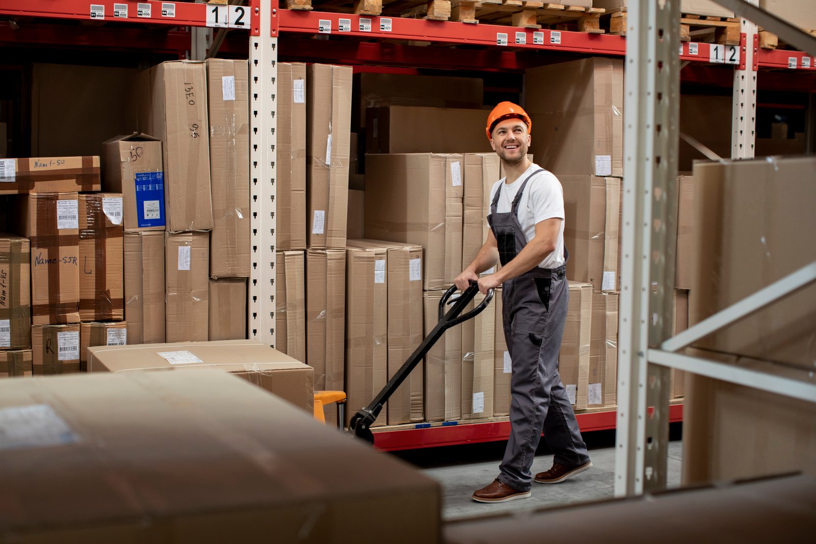 MoveHub movers and packers in Dubai warehouse with moving and storage professionals